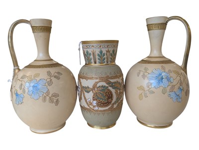 Lot 74 - PAIR OF 20TH CENTURY WEDGWOOD PITCHERS AND A TAYLOR & TUNNICLIFFE VASE