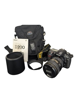 Lot 273 - EARLY 21ST CENTURY NIKON D200 DIGITAL DSLR CAMERA WITH SOFT CARRY CASE