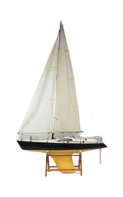 Lot 335 - RADIO CONTROL BOAT - POND YACHT SAIL BOAT