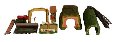 Lot 394 - MODEL RAILWAY - COLLECTION OF VINTAGE HORNBY DUBLO