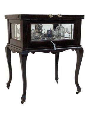 Lot 1009 - EARLY 20TH CENTURY TANTALUS POP UP COCKTAIL DRINKS TABLE