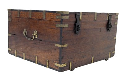 Lot 477 - EARLY 20TH CENTURY OAK & BRASS BOUND CAMPAIGN STYLE TRUNK CHEST