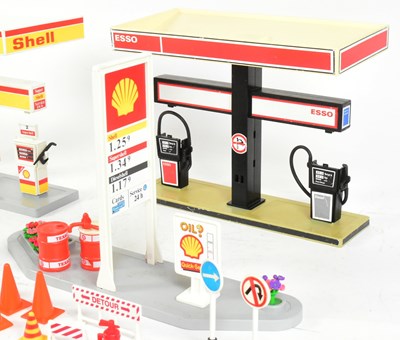 Lot 722 - PLAYMOBIL - VINTAGE PLAYMOBIL SHELL & ESSO PETROL STATIONS