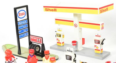 Lot 722 - PLAYMOBIL - VINTAGE PLAYMOBIL SHELL & ESSO PETROL STATIONS