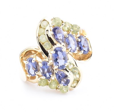 Lot 168 - HALLMARKED 9CT GOLD PERIDOT & IOLITE CLUSTER RING