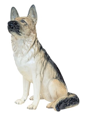 Lot 102 - ROYAL DOULTON - VINTAGE 20TH CENTURY CERAMIC MODEL OF A GERMAN SHEPHERD
