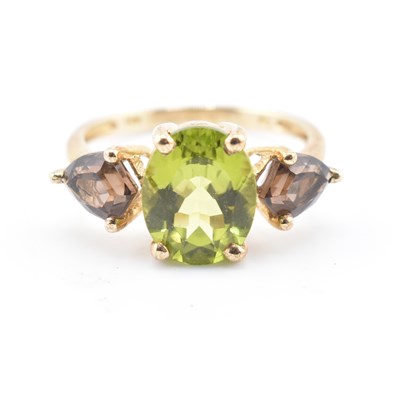 Lot 197 - HALLMARKED 9CT GOLD CHANGBAI PERIDOT & SMOKY QUARTZ RING