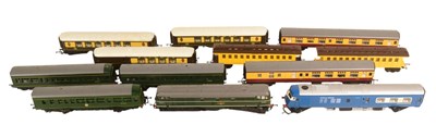 Lot 402 - MODEL RAILWAY - COLLECTION OF OO GAUGE DIESEL LOCOS & COACHES