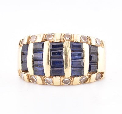 Lot 172 - 14CT GOLD BLUE & WHITE SAPPHIRE DOME RING