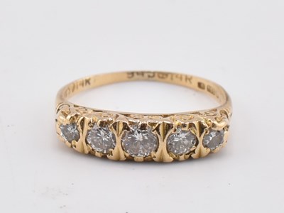 Lot 143 - HALLMARKED 18CT GOLD & DIAMOND FIVE STONE RING