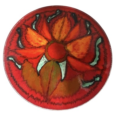 Lot 13 - POOLE POTTERY - LARGE POTTERY CHARGER DISH IN RED AND ORANGE COLOUR