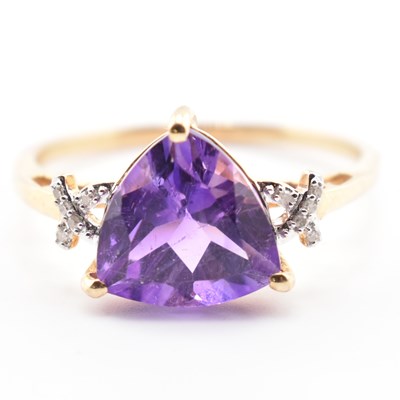 Lot 287 - HALLMARKED 9CT GOLD MOROCCAN AMETHYST & DIAMOND RING.