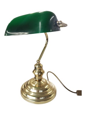 Lot 985 - 20TH CENTURY BRASS & GREEN GLASS SHADE BANKERS DESK LAMP