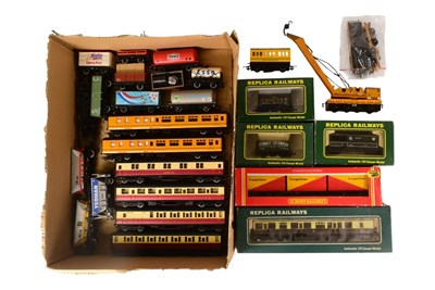 Lot 449 - MODEL RAILWAY - COLLECTION OF OO GAUGE ROLLING STOCK