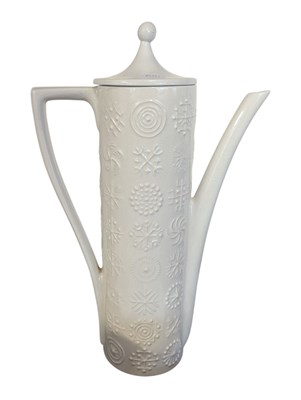 Lot 126 - PORTMEIRION TOTEM PATTERN COFFEE SERVICE IN WHITE & COBALT BLUE COFFEE POT