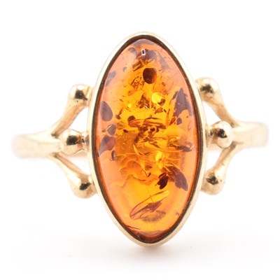 Lot 123 - HALLMARKED 9CT GOLD & AMBER RING