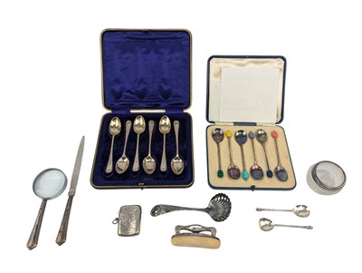 Lot 141 - TWO CASES OF 20TH CENTURY HALLMARKED SILVER TEASPOONS & OTHERS