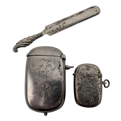 Lot 150 - VICTORIAN HALLMARKED SILVER SOVEREIGN VESTA CASE & OTHERS