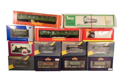 Lot 456 - MODEL RAILWAY - COLLECTION OF OO GAUGE ROLLING STOCK