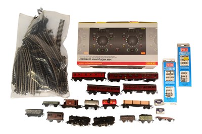 Lot 457 - MODEL RAILWAY - COLLECTION OF ASSORTED OO GAUGE MODEL RAILWAY