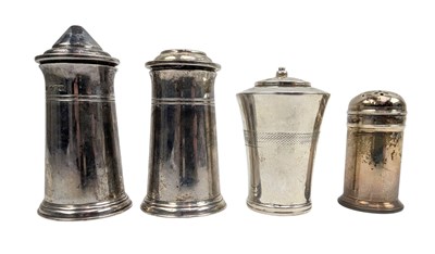 Lot 167 - A SET OF HALLMARKED SILVER SALT AND PEPPERETTE & TWO SILVER PEPPERETTES