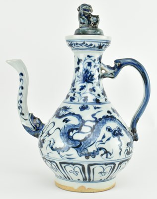 Lot 113 - MING STYLE BLUE AND WHITE LIDDED "DRAGON" EWER 青花龙纹酒壶