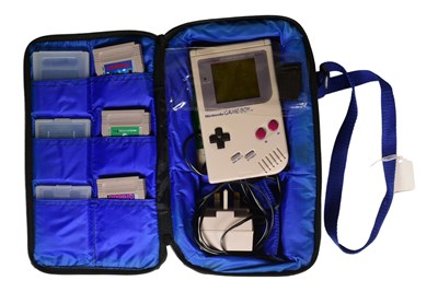 Lot 489 - RETRO GAMING - VINTAGE NINTENDO GAMEBOY & GAMES