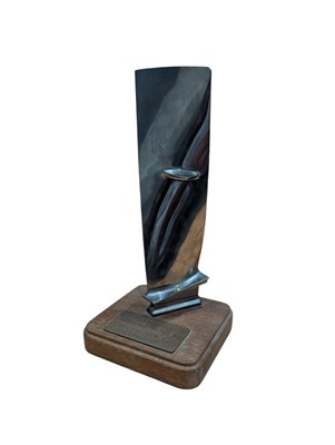 Lot 346 - 20TH CENTURY AIRCRAFT ENGINE BLADE RETIREMENT STATUE