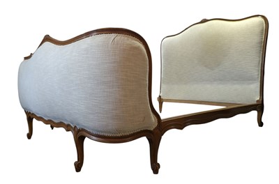 Lot 394 - FRENCH LOUIS XV STYLE EARLY 20TH CENTURY CORBEILLE LINEN UPHOLSTERED DOUBLE BED
