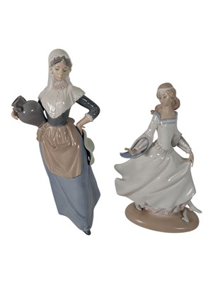 Lot 140 - LLADRO / NAO - TWO VINTAGE SPANISH PORCELAIN FIGURES