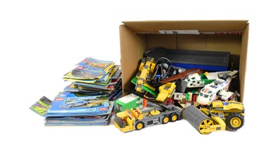 Lot 723 - LEGO - COLLECTION OF ASSORTED LEGO BRICKS & CATALOGUES