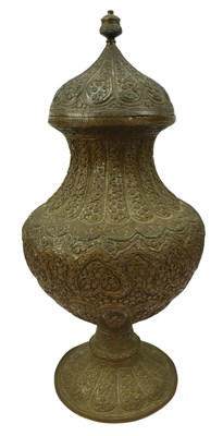 Lot 123 - 19TH CENTURY INDIAN KASHMIRI COPPER LIDDED VASE / URN 19世纪印度铜壶