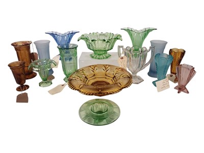 Lot 153 - COLLECTION OF 20TH CENTURY ART DECO GLASS DECORATIVE VASES AND MORE