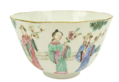 Lot 2 - QING DYNASTY FAMILLE ROSE PORCELAIN FIGURINE BOWL