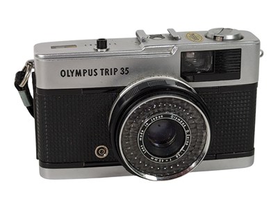 Lot 389 - OLYMPUS, JAPAN - VINTAGE 20TH CENTURY 35MM 1980S VIEWFINDER CAMERA