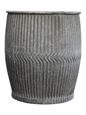 Lot 953 - EARLY 20TH CENTURY VINTAGE GALVANISED METAL DOLLY TUB