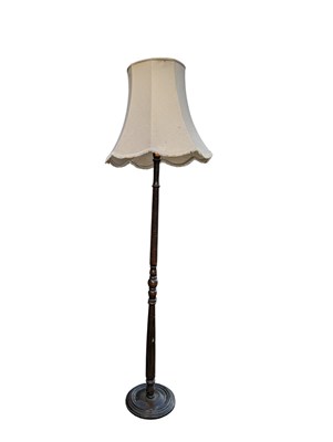 Lot 952 - EARLY 20TH CENTURY MAHOGANY STANDARD FLOOR LAMP