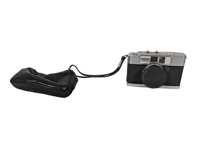 Lot 198 - YASHICA, JAPAN - 1960S 72-E 35MM HALF FRAME CAMERA