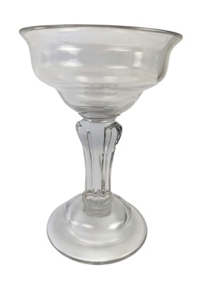 Lot 113 - GEORGE III MID 18TH CENTURY CIRCA 1765 HAND BLOWN GLASS SWEETMEAT DISH