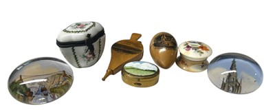 Lot 24 - SEVEN 19TH CENTURY & LATER TRINKET ITEMS, TO INCLUDE MAUCHLINE WARE & MORE