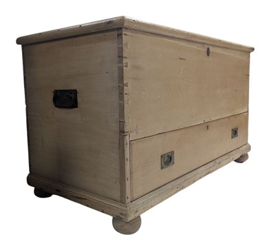 Lot 506 - LARGE 19TH CENTURY PINE WOOD MULE CHEST COFFER