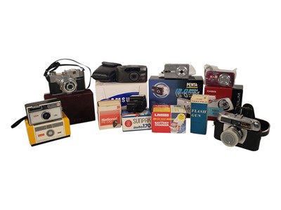 Lot 456 - COLLECTION OF VINTAGE & CONTEMPORARY CAMERAS