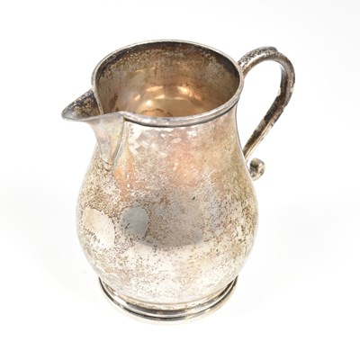 Lot 201 - A 1930S HALLMARKED SILVER MILK CREAMER JUG