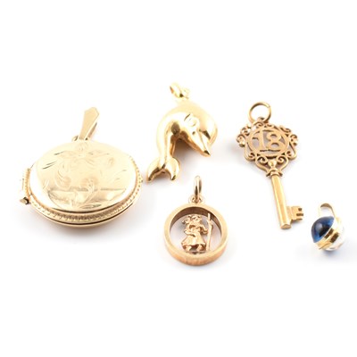Lot 40 - COLLECTION OF GOLD NECKLACE PENDANTS & CHARMS