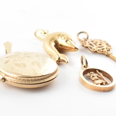 Lot 40 - COLLECTION OF GOLD NECKLACE PENDANTS & CHARMS