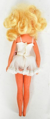 Lot 727 - SINDY - VINTAGE PEDIGREE SINDY DOLL & CLOTHING