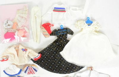 Lot 727 - SINDY - VINTAGE PEDIGREE SINDY DOLL & CLOTHING