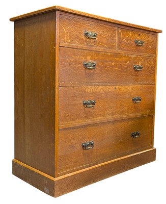 Lot 501 - MANNER OF HEAL'S OF LONDON - ARTS & CRAFTS SOLID OAK CHEST OF DRAWERS