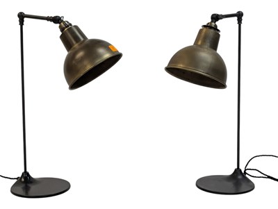 Lot 875 - A CONTEMPORARY GOLD INDUSTRIAL ANGLEPOISE DESK LAMP LIGHT