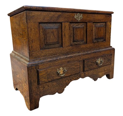 Lot 283 - 17TH CENTURY INSPIRED WELSH OAK COFFER BACH OF SMALL PROPORTIONS